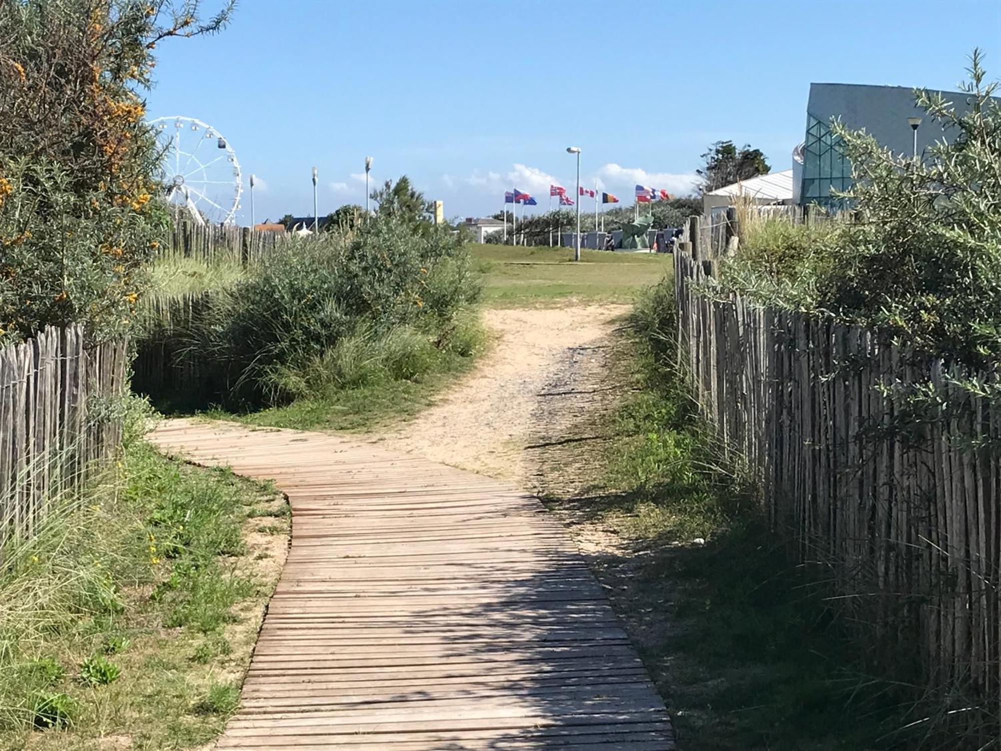 Bleu Sale - F2 Courseulles Avec Balcon Leilighet Eksteriør bilde